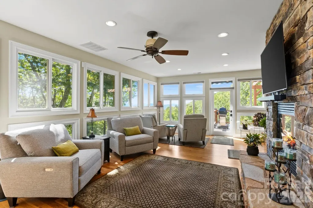 426 Eagle Ridge Road Zirconia NC 28790