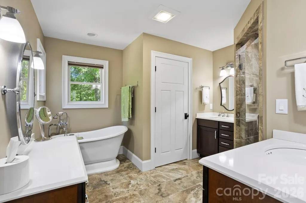 426 Eagle Ridge Road Zirconia NC 28790