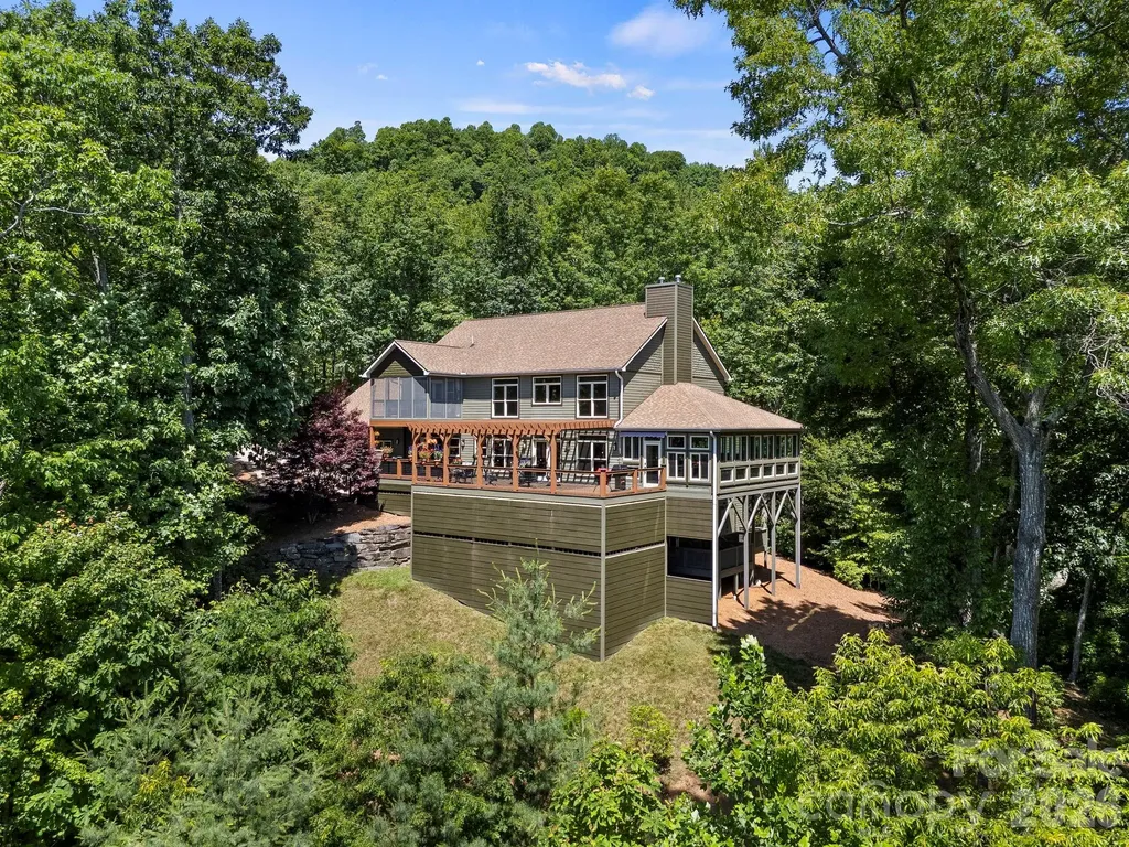 426 Eagle Ridge Road Zirconia NC 28790