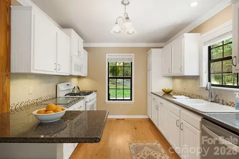 212 Riva Ridge Drive Fairview NC 28730