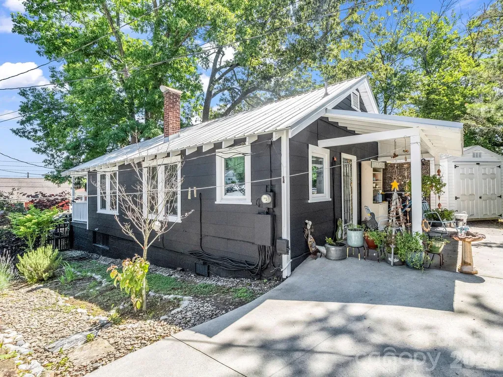 302 Davis Street Hendersonville NC 28739