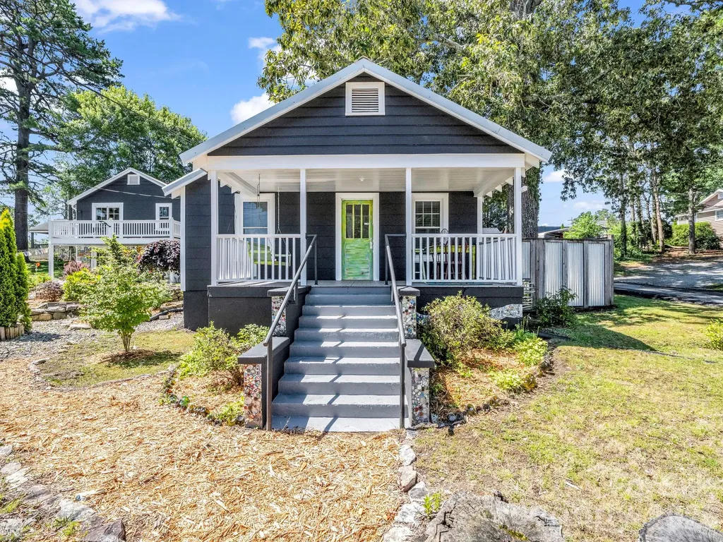 302 Davis Street Hendersonville NC 28739