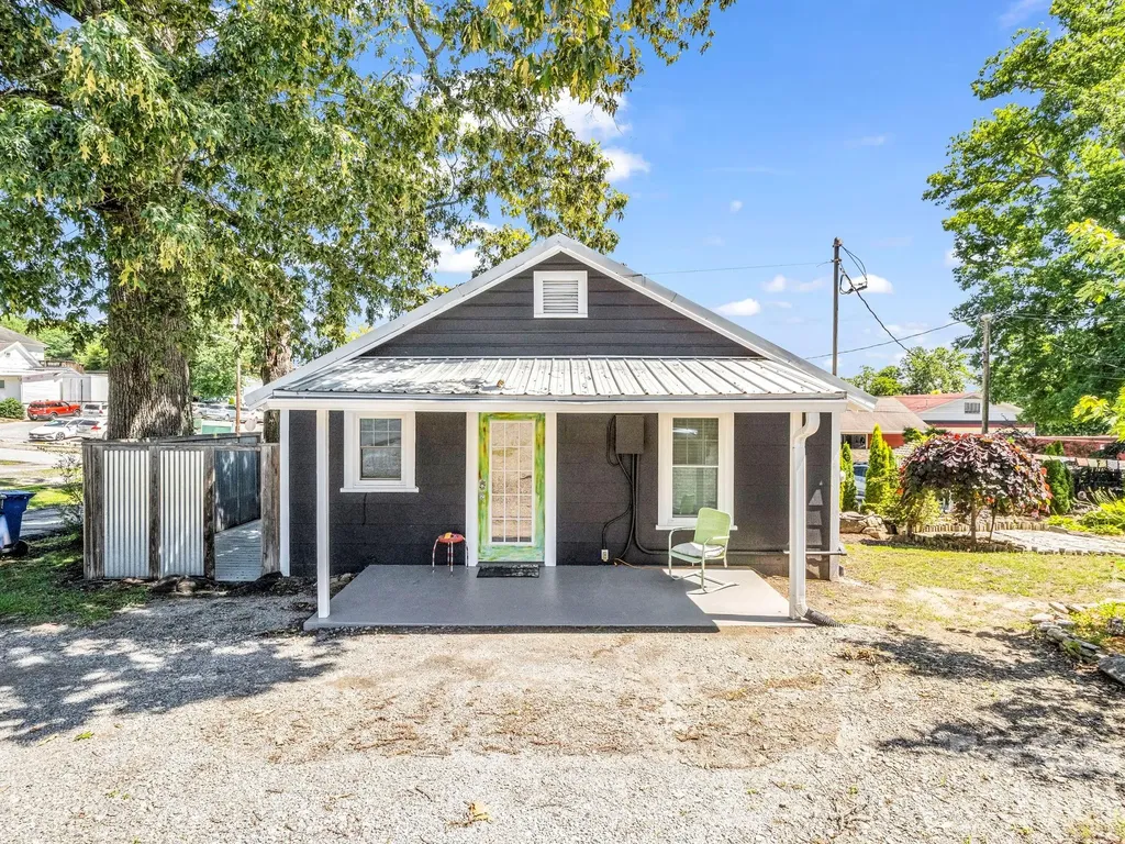 302 Davis Street Hendersonville NC 28739