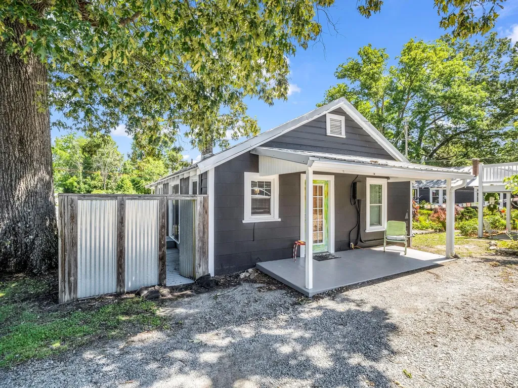 302 Davis Street Hendersonville NC 28739