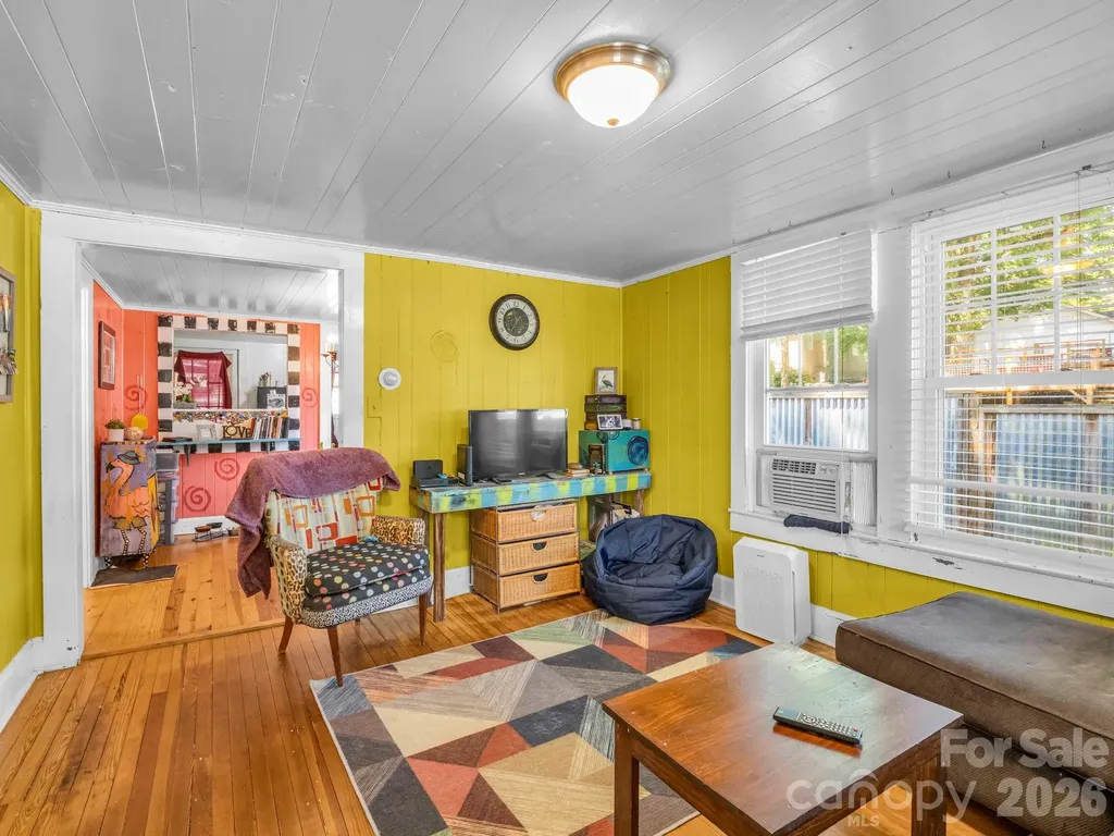 302 Davis Street Hendersonville NC 28739