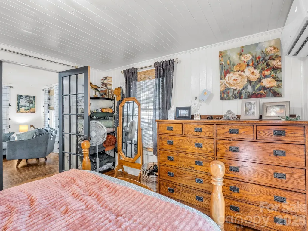 302 Davis Street Hendersonville NC 28739