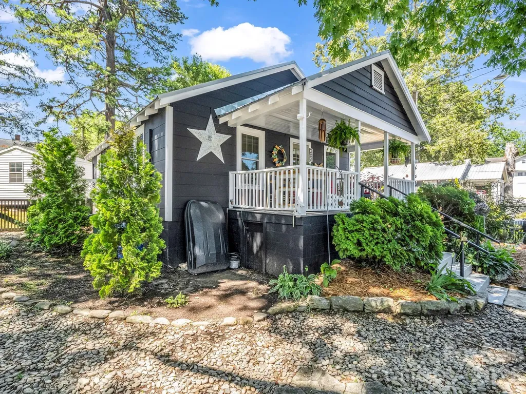 302 Davis Street Hendersonville NC 28739