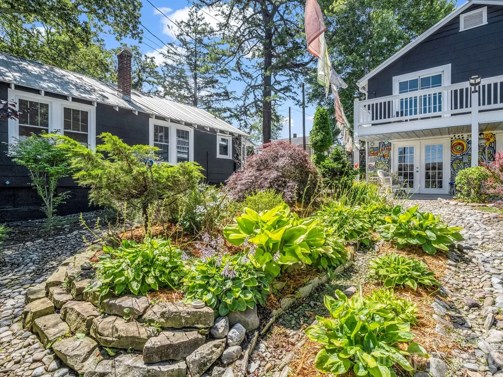 302 Davis Street Hendersonville NC 28739