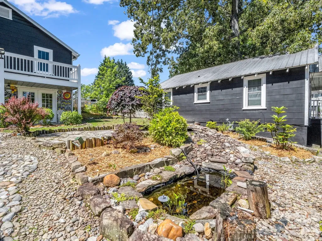 302 Davis Street Hendersonville NC 28739
