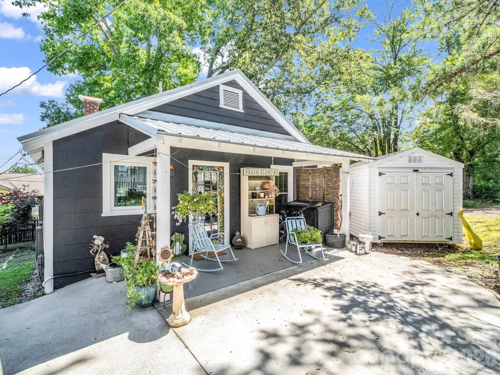 302 Davis Street Hendersonville NC 28739