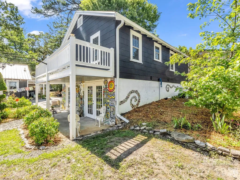 302 Davis Street Hendersonville NC 28739