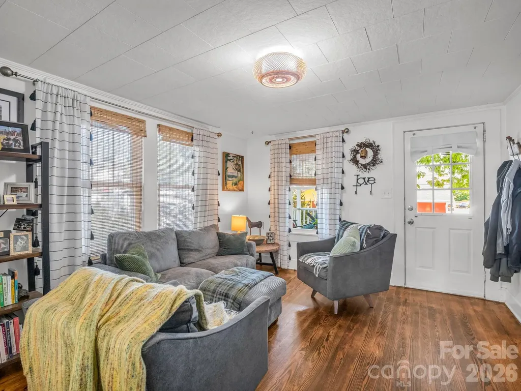 302 Davis Street Hendersonville NC 28739