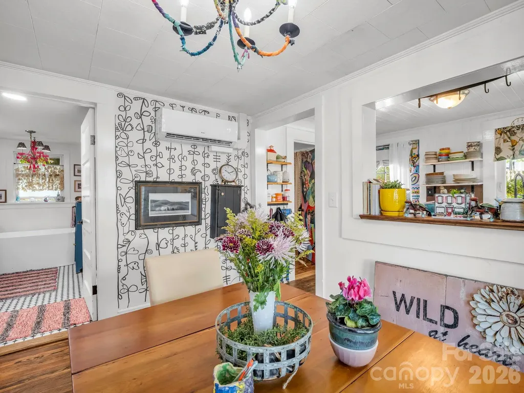 302 Davis Street Hendersonville NC 28739