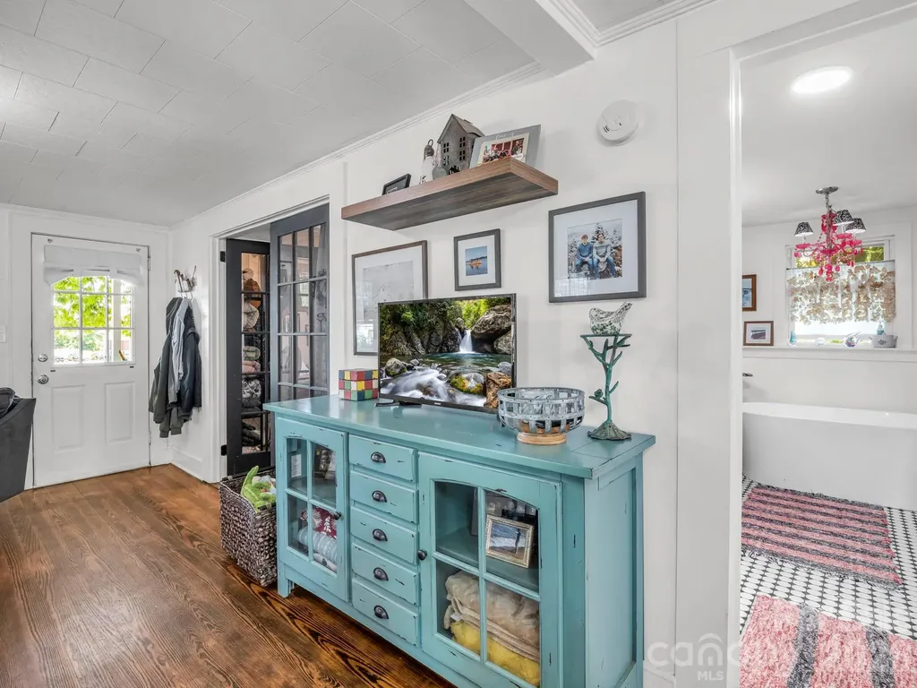302 Davis Street Hendersonville NC 28739
