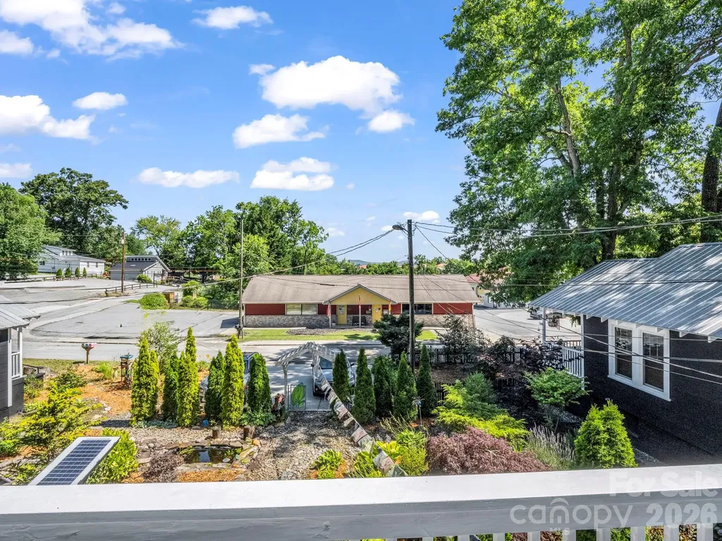 302 Davis Street Hendersonville NC 28739