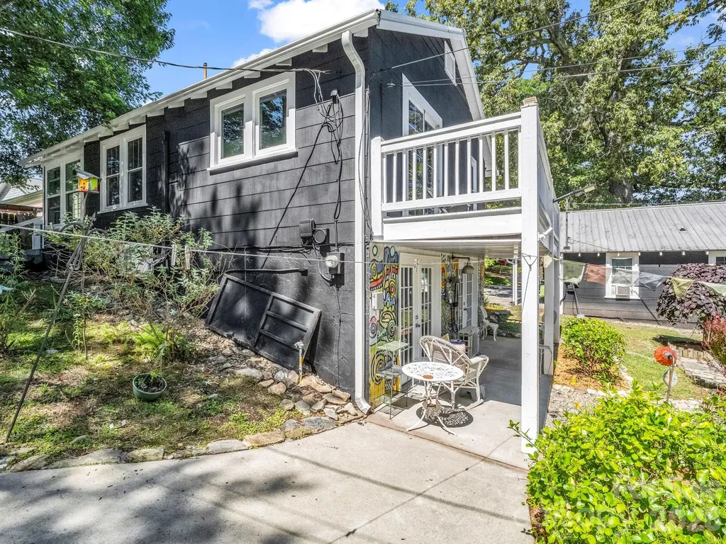 302 Davis Street Hendersonville NC 28739