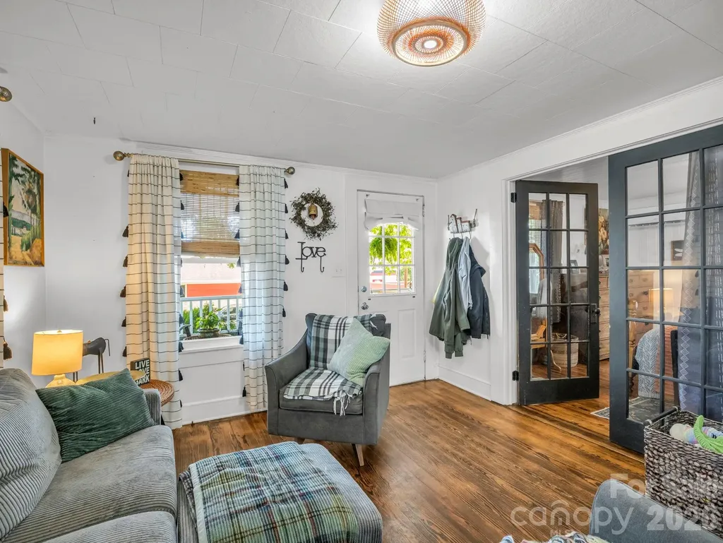 302 Davis Street Hendersonville NC 28739