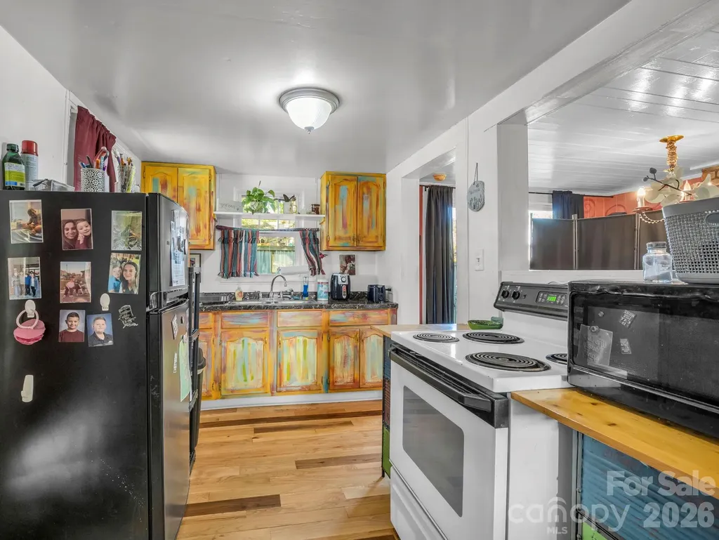 302 Davis Street Hendersonville NC 28739
