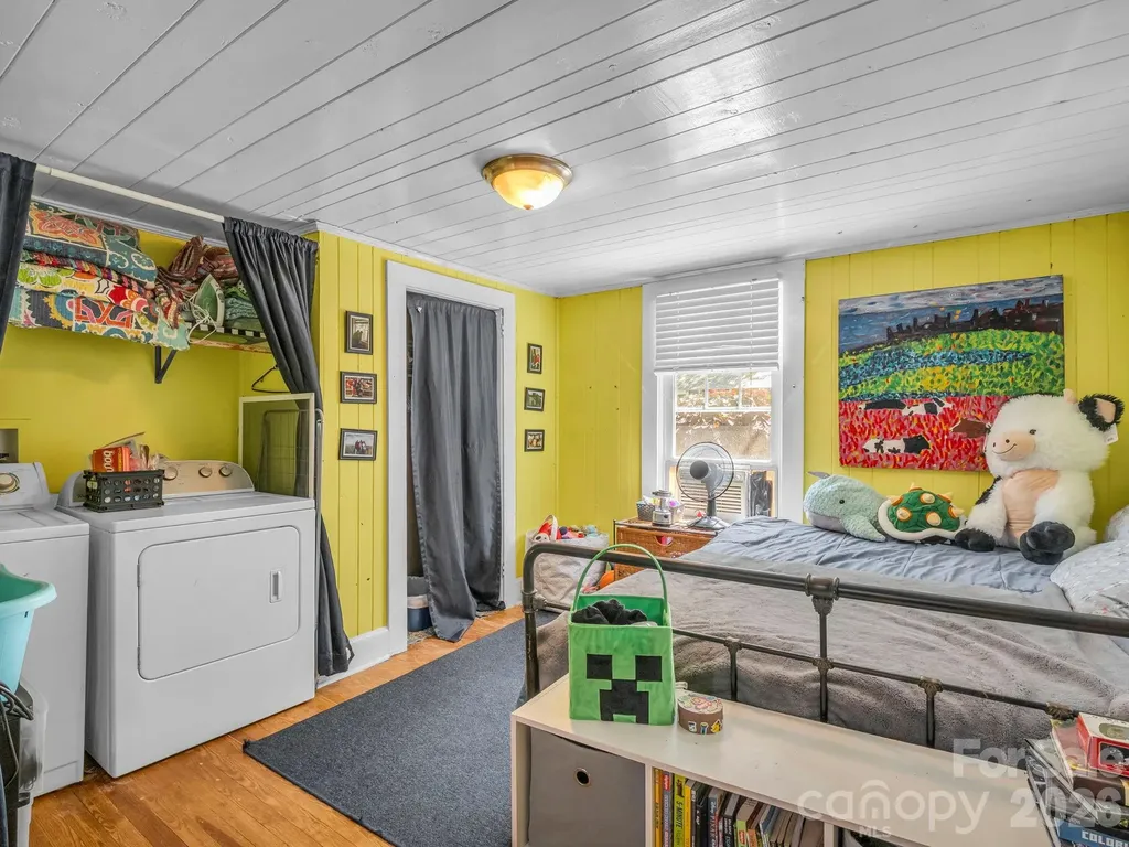 302 Davis Street Hendersonville NC 28739