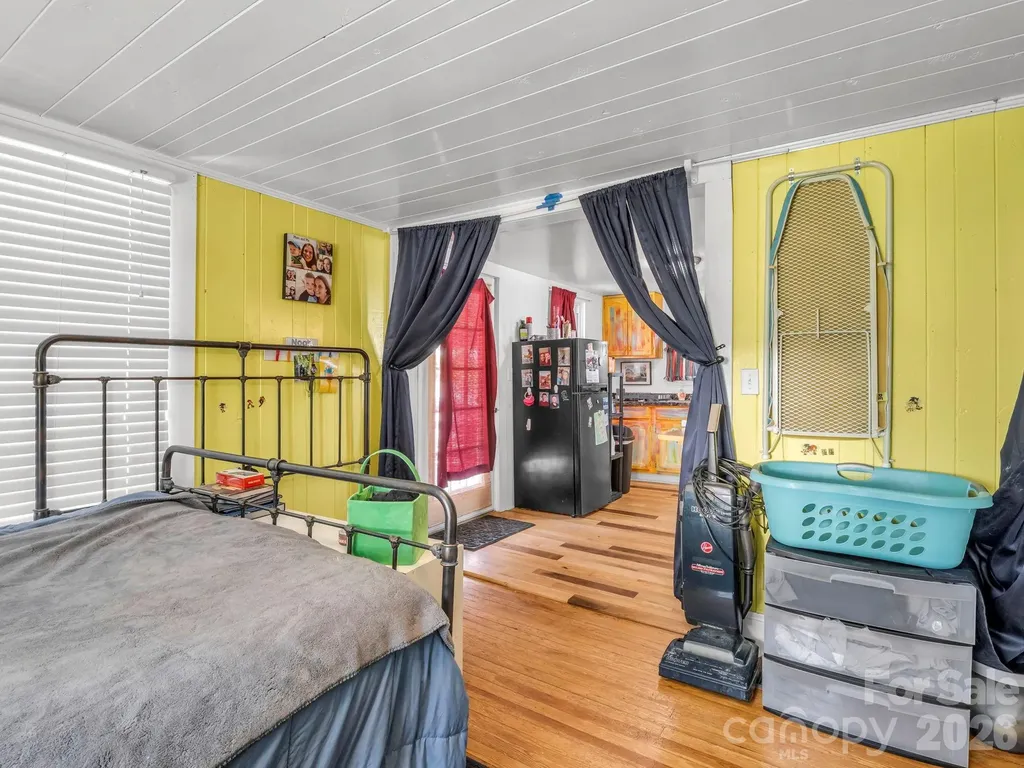302 Davis Street Hendersonville NC 28739
