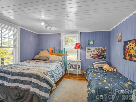 302 Davis Street Hendersonville NC 28739
