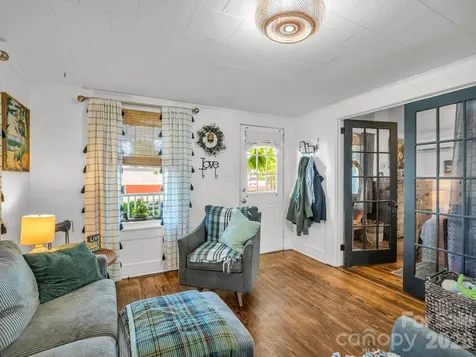 302 Davis Street Hendersonville NC 28739