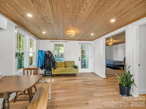 302 Davis Street Hendersonville NC 28739