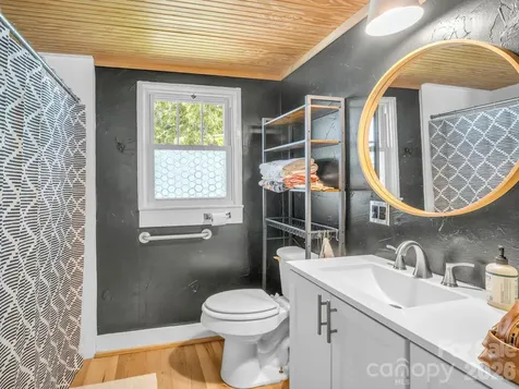 302 Davis Street Hendersonville NC 28739
