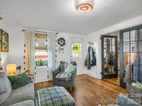 302 Davis Street Hendersonville NC 28739
