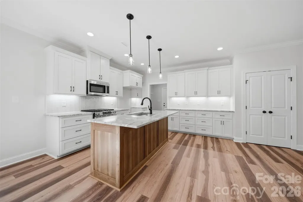 1917 Skyfall Lane Hickory NC 28602