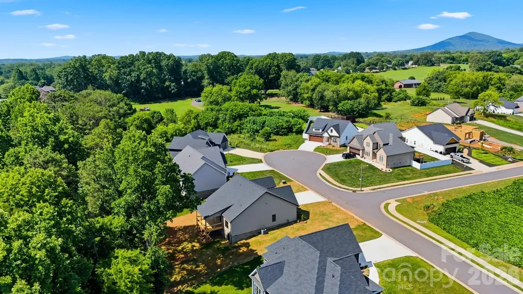 1917 Skyfall Lane Hickory NC 28602