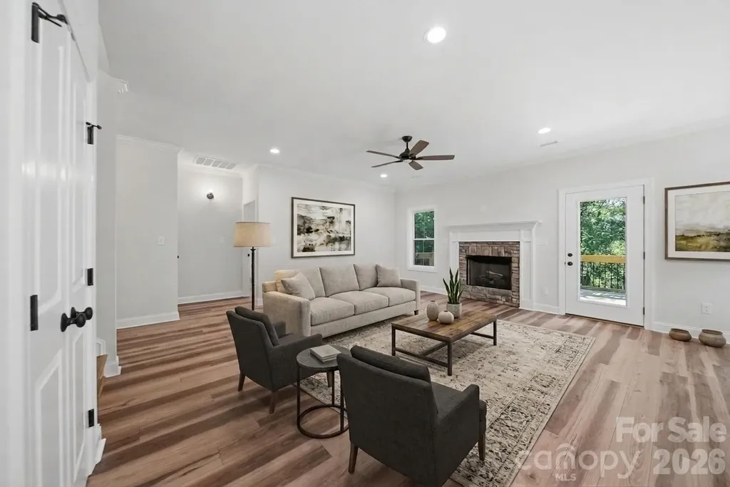 1917 Skyfall Lane Hickory NC 28602