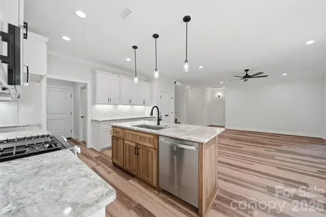 1917 Skyfall Lane Hickory NC 28602