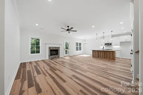 1917 Skyfall Lane Hickory NC 28602