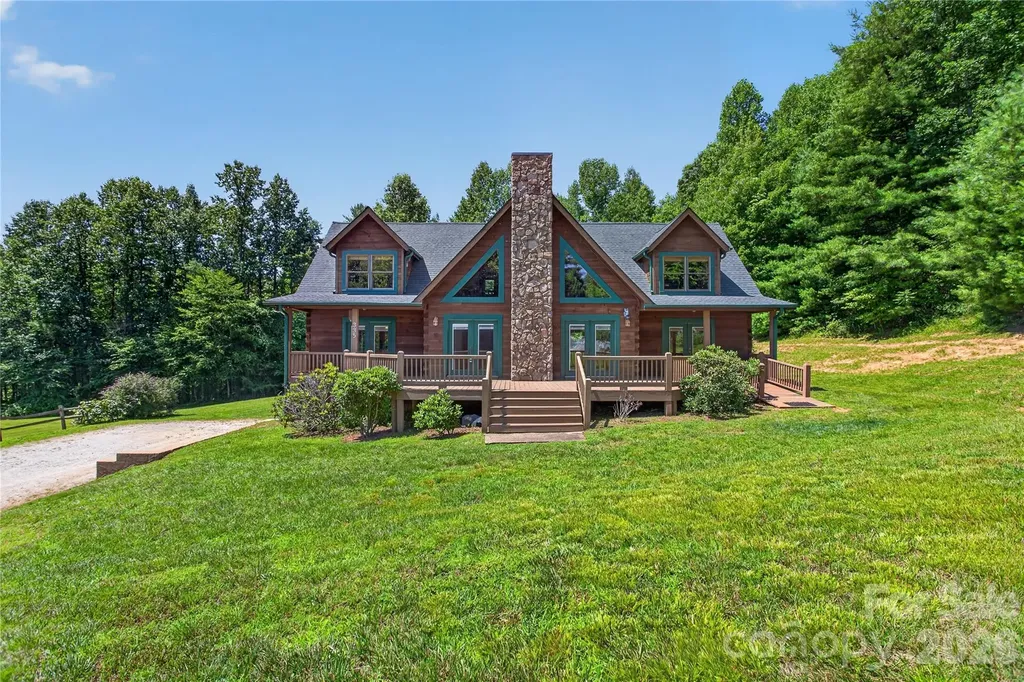 335 Whites Lake Boulevard Saluda NC 28773