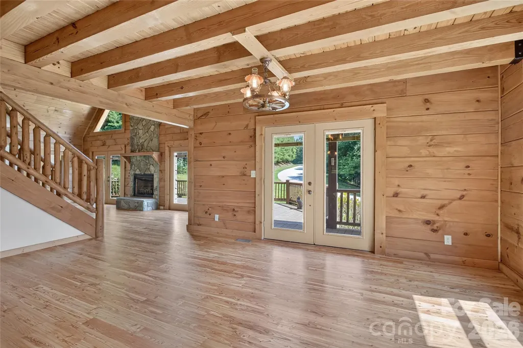 335 Whites Lake Boulevard Saluda NC 28773