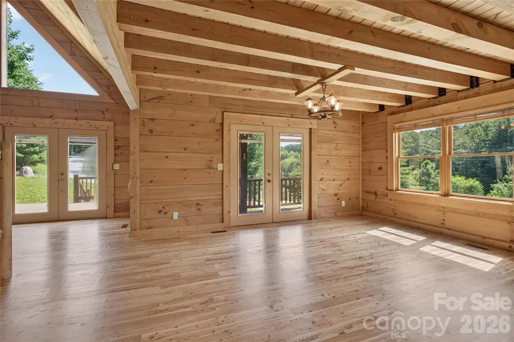 335 Whites Lake Boulevard Saluda NC 28773