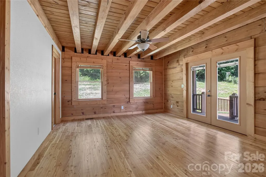 335 Whites Lake Boulevard Saluda NC 28773