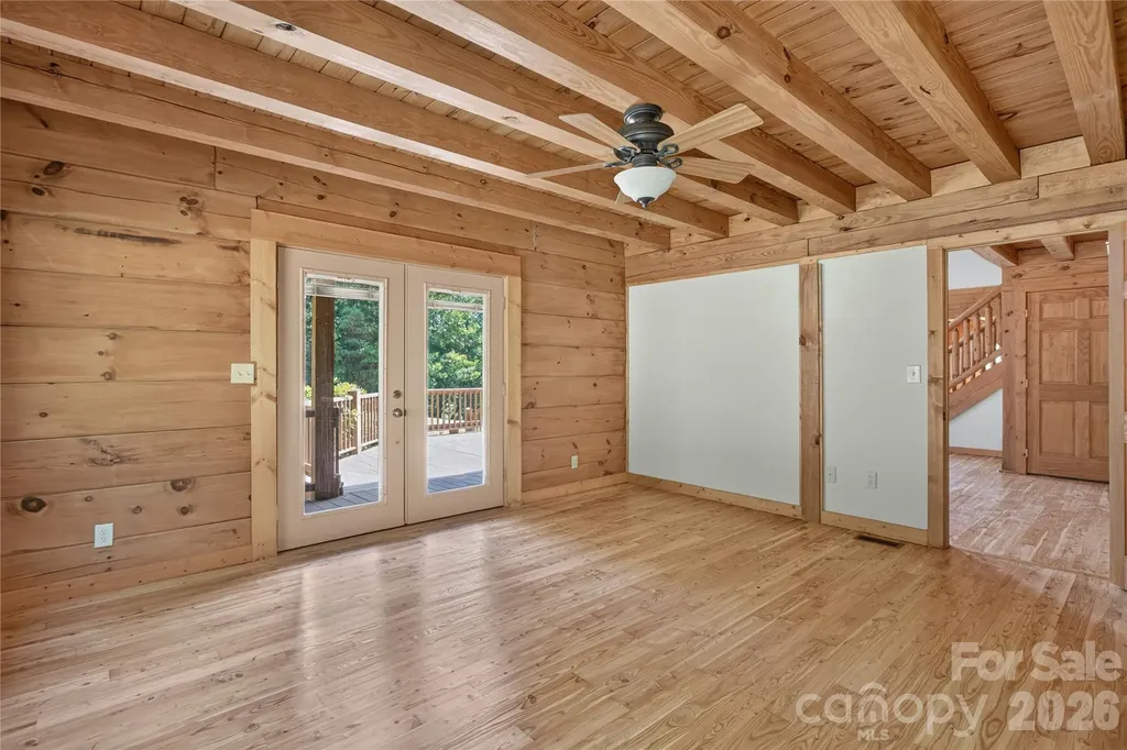335 Whites Lake Boulevard Saluda NC 28773
