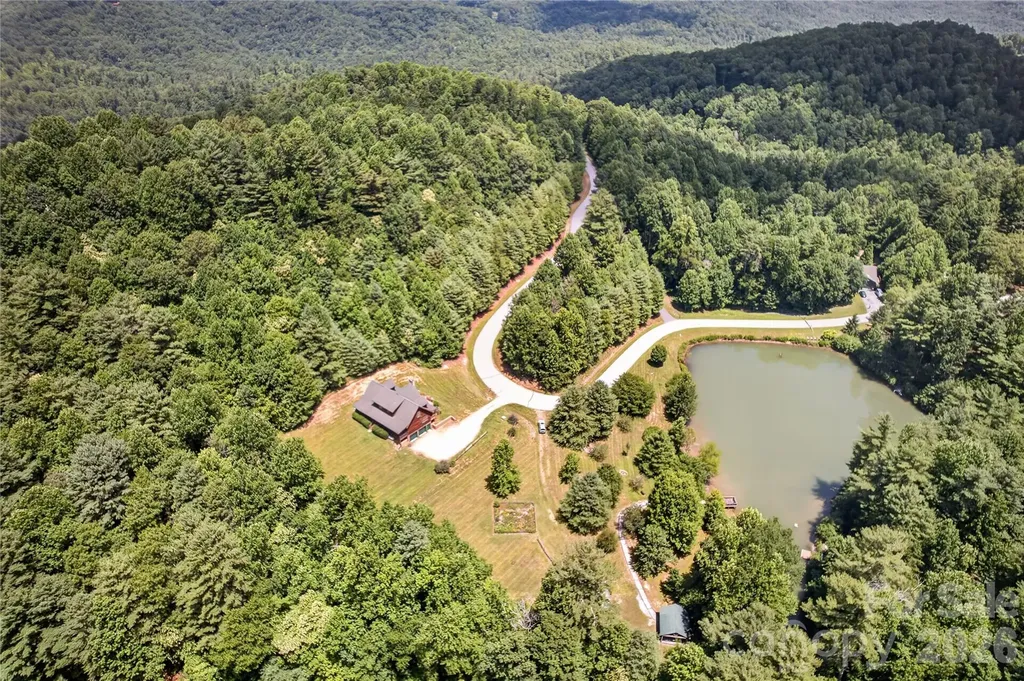 335 Whites Lake Boulevard Saluda NC 28773