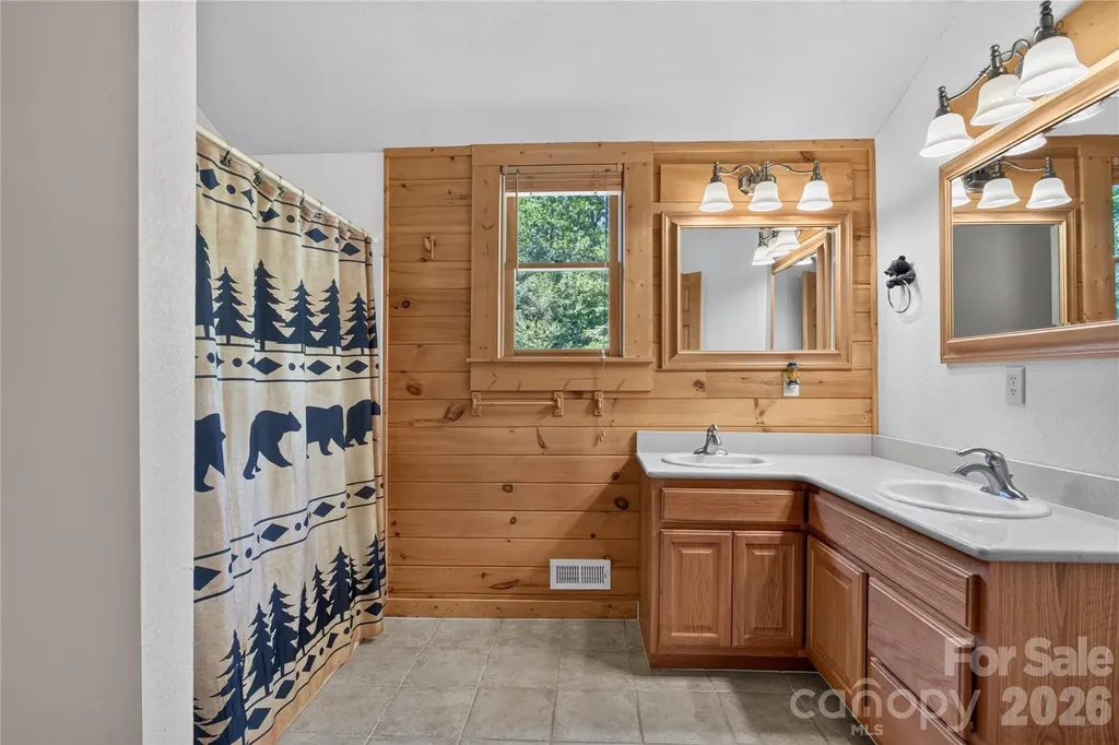 335 Whites Lake Boulevard Saluda NC 28773