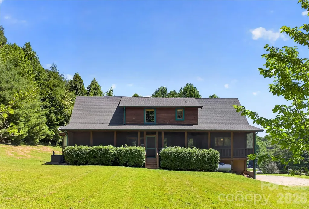 335 Whites Lake Boulevard Saluda NC 28773