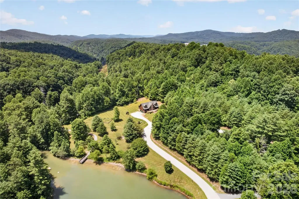 335 Whites Lake Boulevard Saluda NC 28773