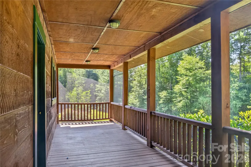 335 Whites Lake Boulevard Saluda NC 28773