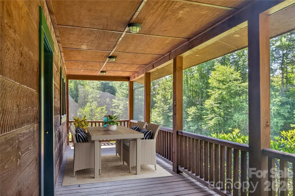 335 Whites Lake Boulevard Saluda NC 28773