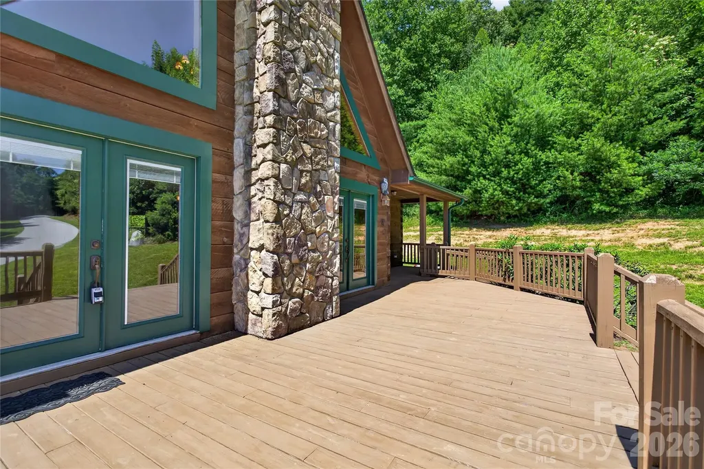 335 Whites Lake Boulevard Saluda NC 28773