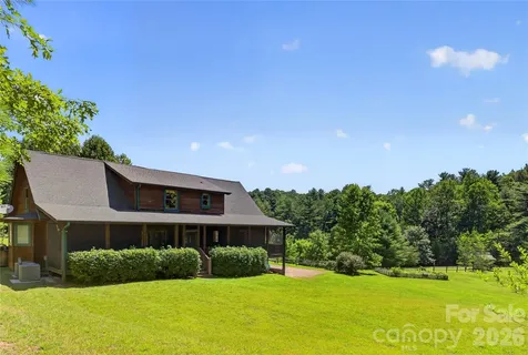 335 Whites Lake Boulevard Saluda NC 28773