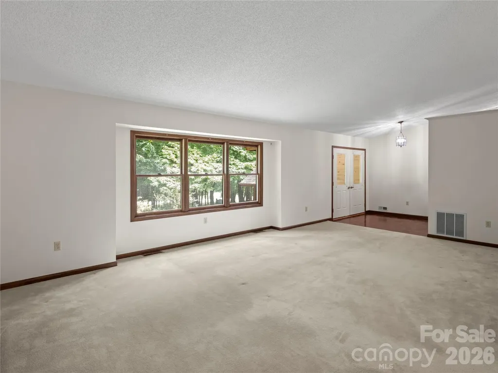 11 Tree Top Drive Arden NC 28704