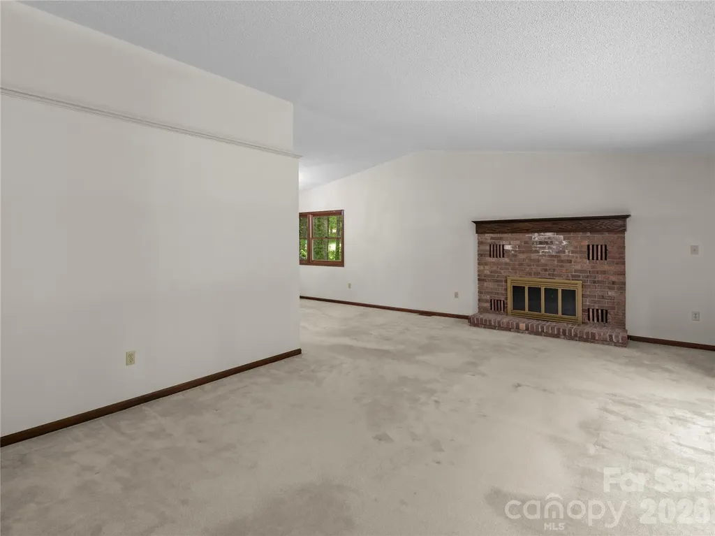 11 Tree Top Drive Arden NC 28704