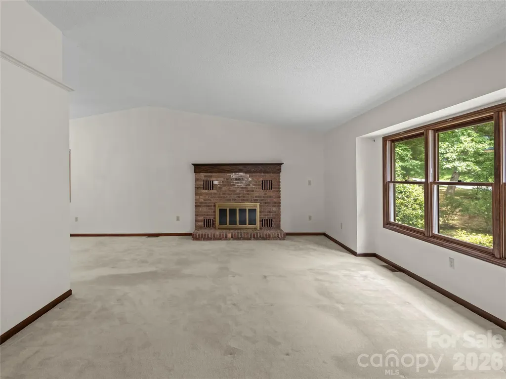 11 Tree Top Drive Arden NC 28704